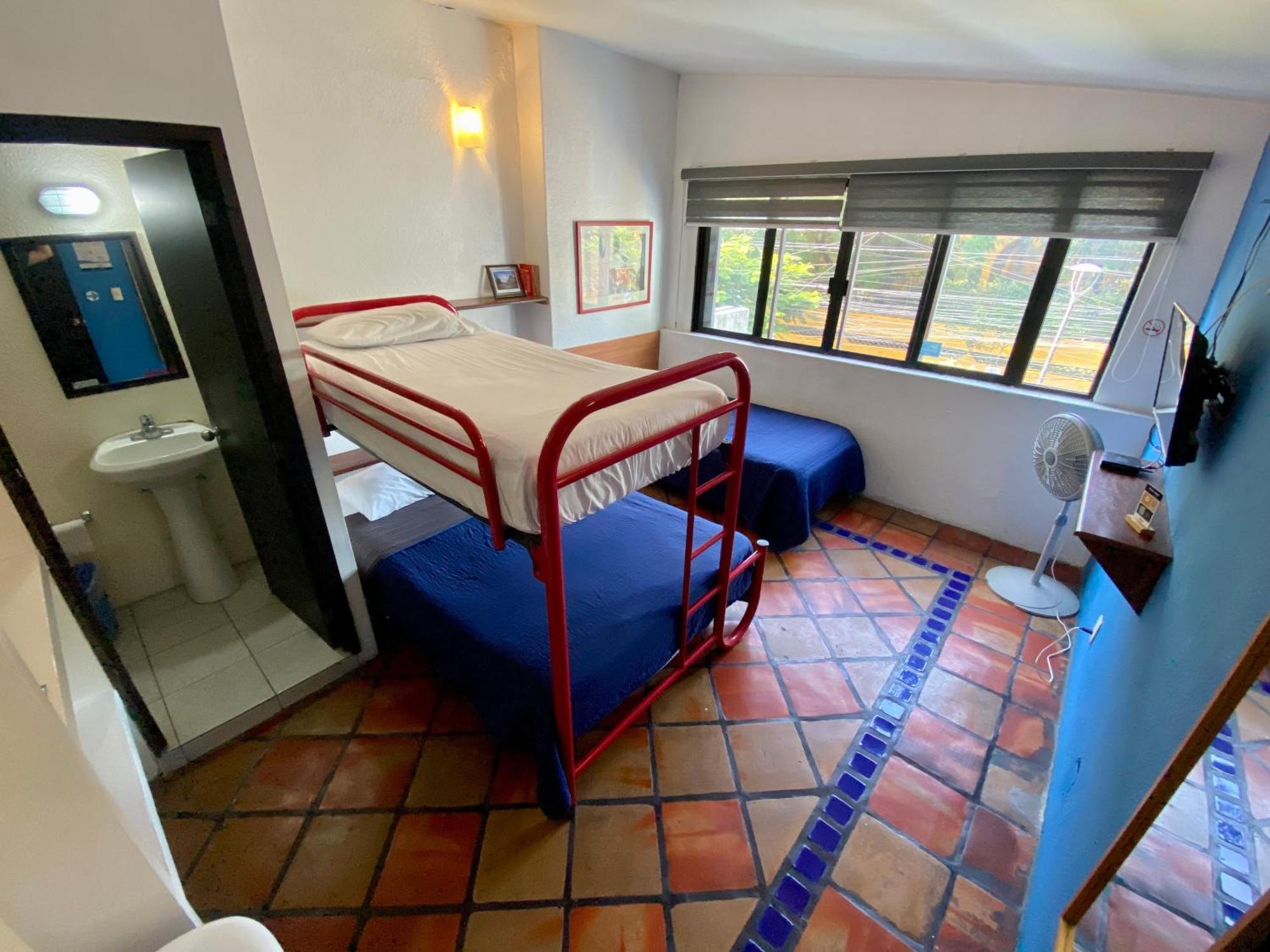 Hostel Hospedarte Chapultepec غوادالاجارا المظهر الخارجي الصورة